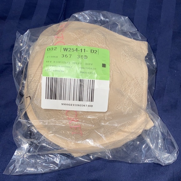 Victoria’s Secret Bio-fit bra, size 38D - Picture 3 of 3